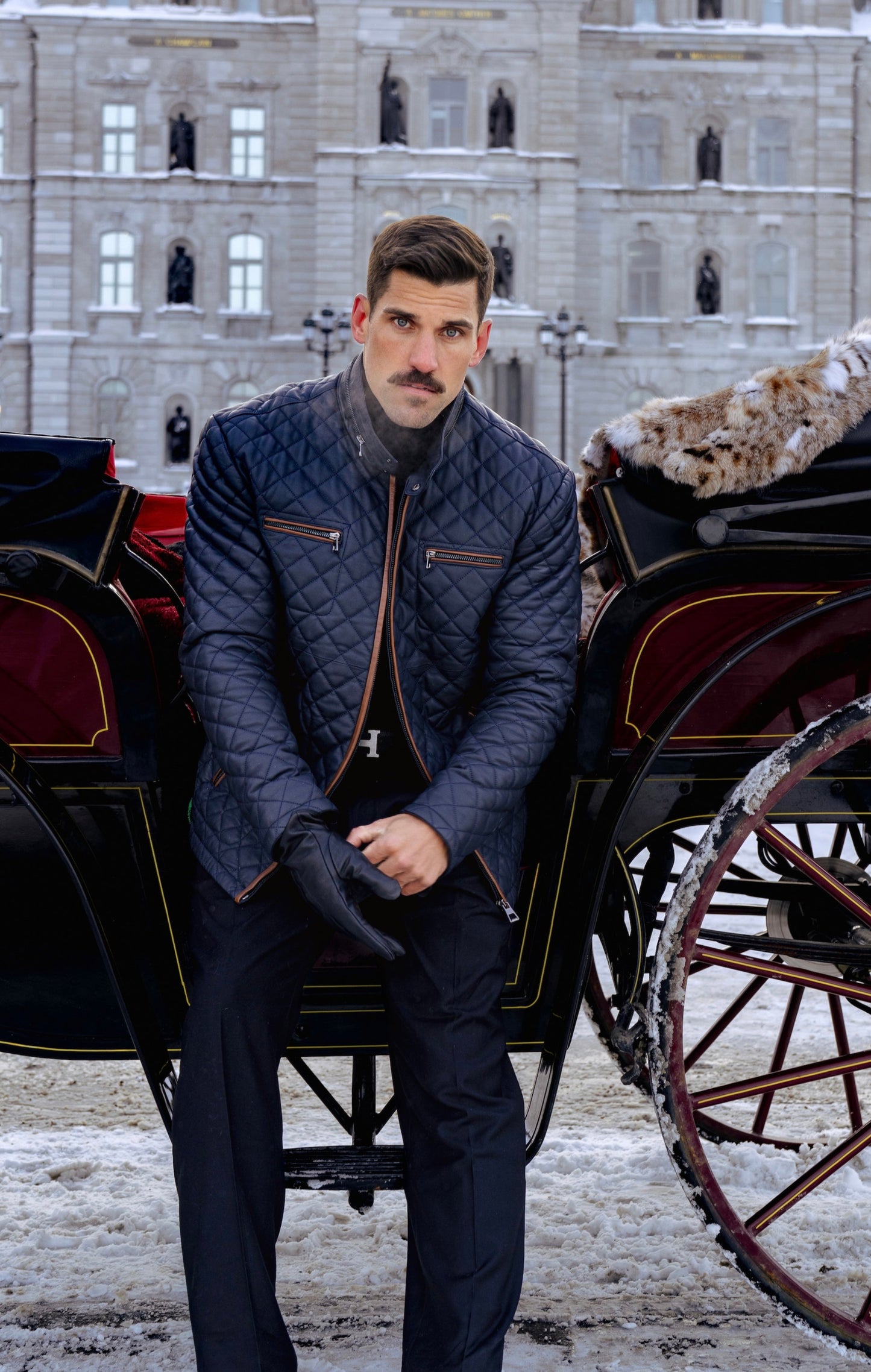 Veste en cuir matelassé bleu marine